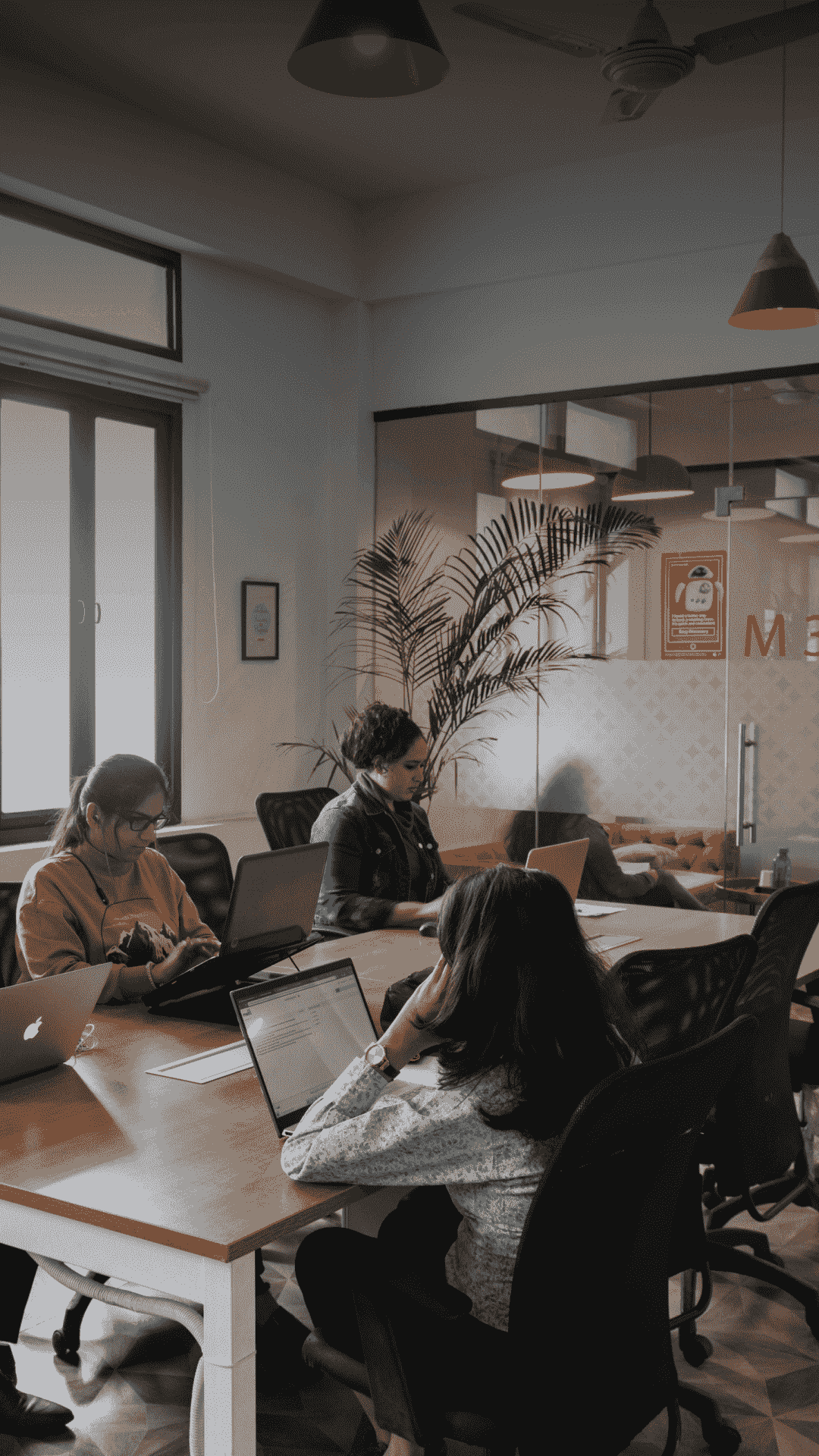 Jhandewalan coworking space - Mobile view - 3